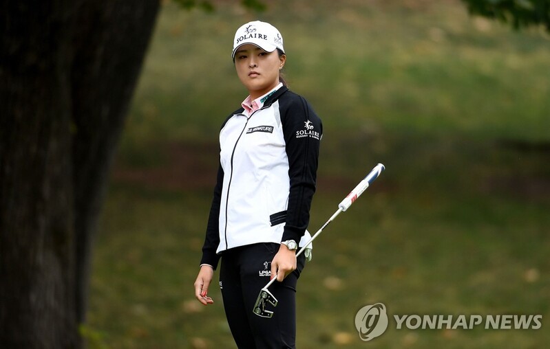 고진영, LPGA 투어 시즌 2승 보인다…2R 단독 선두로(종합)