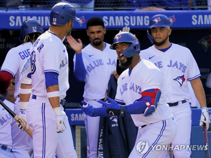 토론토 홈런 2방으로 역전승…AL 와일드카드 2위 도약