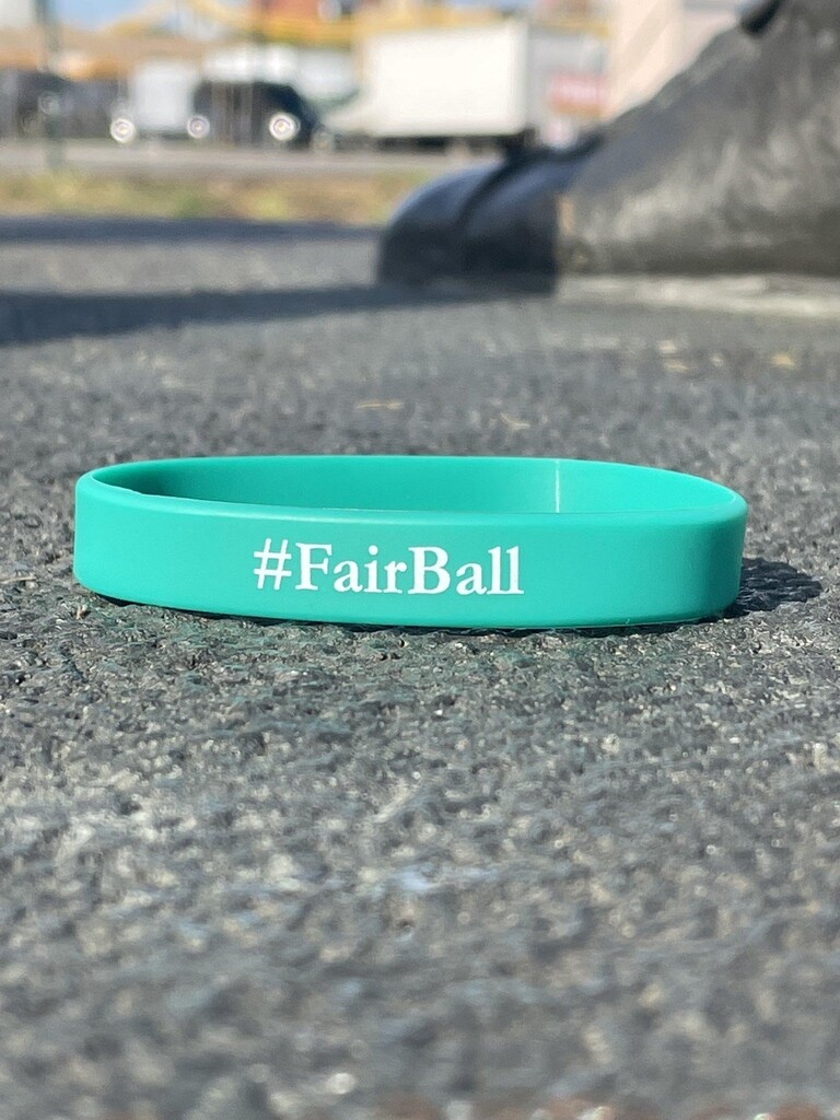 '저임금 더는 못 참아' 美마이너리그 선수들, 손목밴드 시위