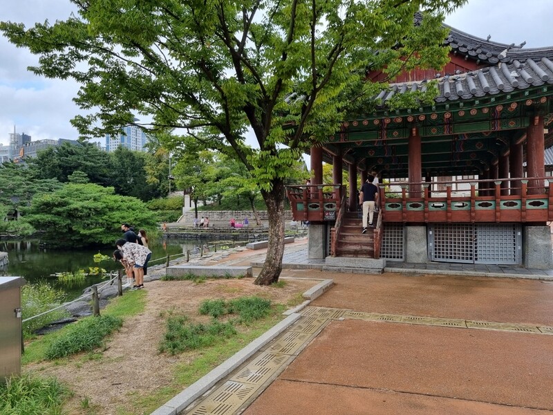 "명절 분위기 안 나네…" 한산해진 추석 서울 도심