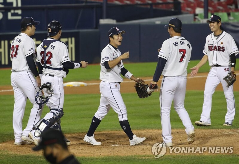 Firing on all cylinders, Bears soar into KBO playoff position