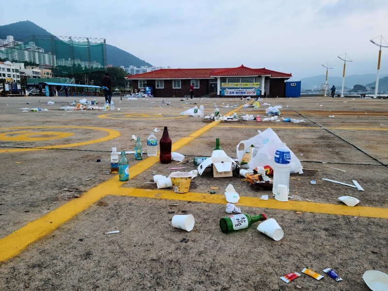 '낭만 대신 술병 천지'…관광객이 버린 쓰레기로 몸살 앓는 여수
