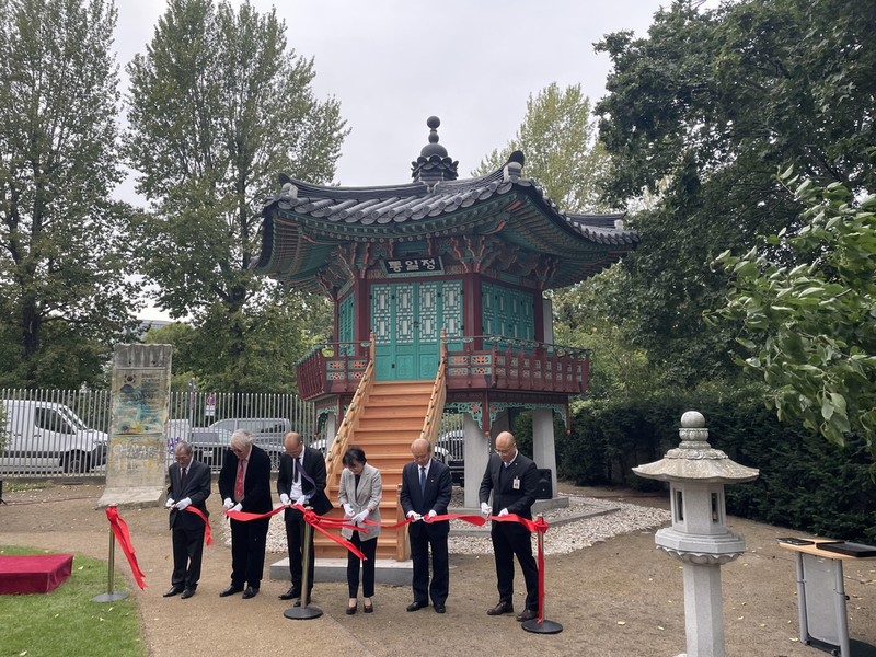 대사관 안마당으로 이전한 베를린 통일정자…처음 대외 공개