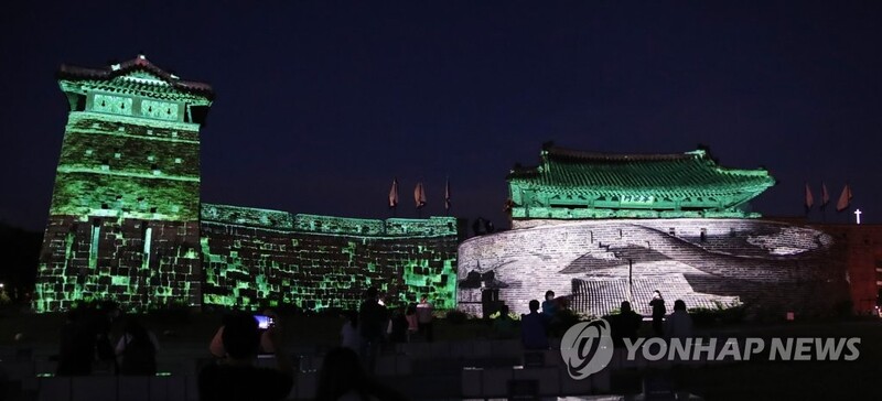 '수원화성 미디어아트쇼' 개막…220ｍ 성벽 무대로 영상쇼