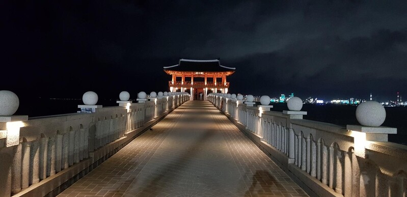 포항 명소 영일대 해상누각 보수공사 마치고 재개방