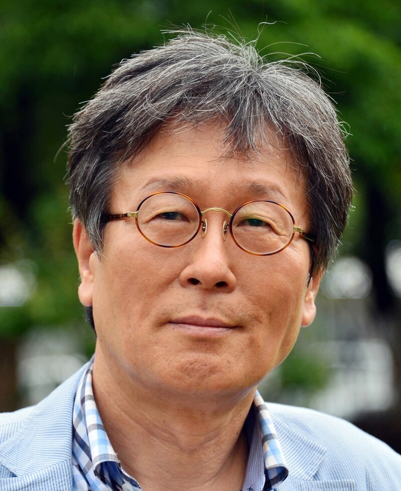 '제8회 풀꽃문학상' 풀꽃상에 이은봉 시인의 '걸어 다니는 별'