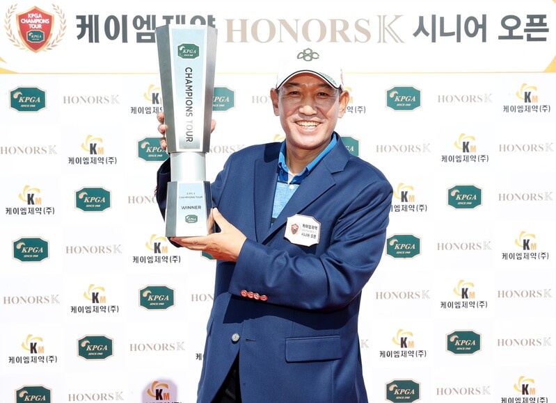 김종덕, KPGA 챔피언스투어 시즌 2승…"상금왕 도전"