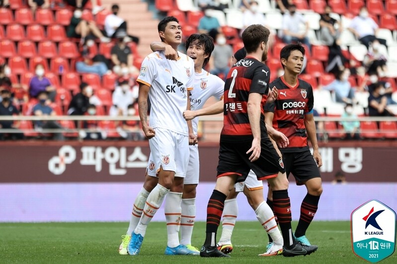 '시즌 최다골' 제주, 포항에 4-2 승리…5위로 점프