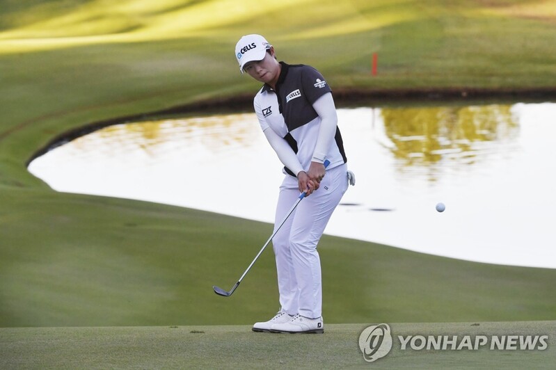 지은희, LPGA 투어 아칸소 챔피언십 2R 1타 차 3위