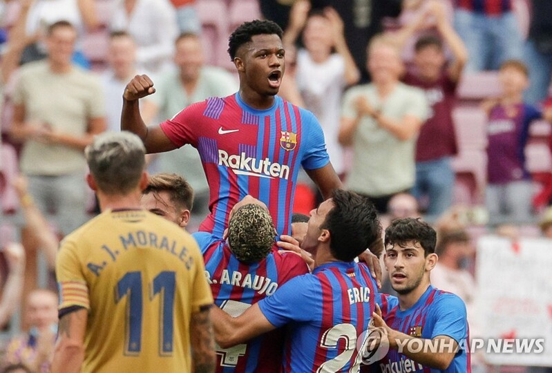 바르사 신동 파티 '메시의 10번' 입고 부상 복귀전서 골맛