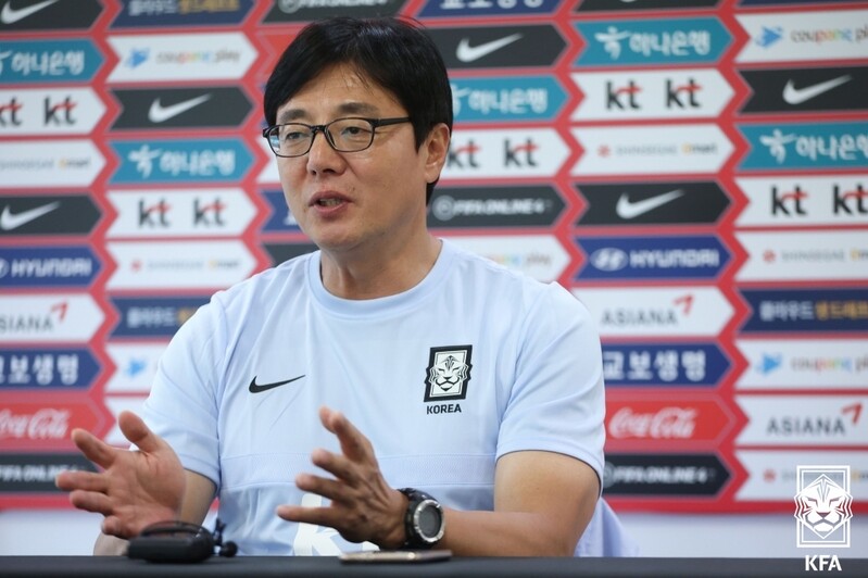 U-23 사령탑 첫발 뗀 황선홍 "짜임새 있고 빠른 팀 만들겠다"
