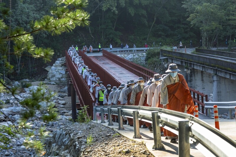 "코로나 고통받는 국민에게 평안을"…불교계 천리순례 나선다