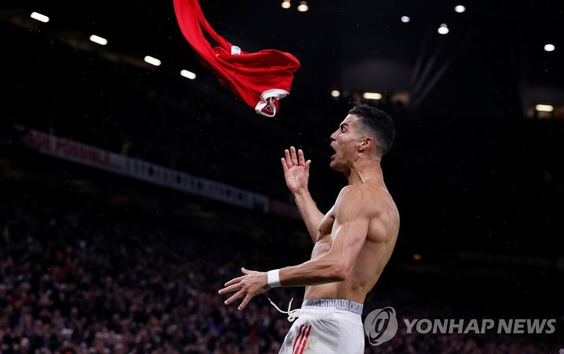 '호날두 극장골+UCL 최다출전' 맨유, 비야레알에 2-1 역전승