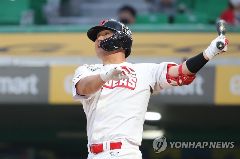 홈런 공동 1위 SSG 최정, 역대 두 번째 400홈런에 '-4'