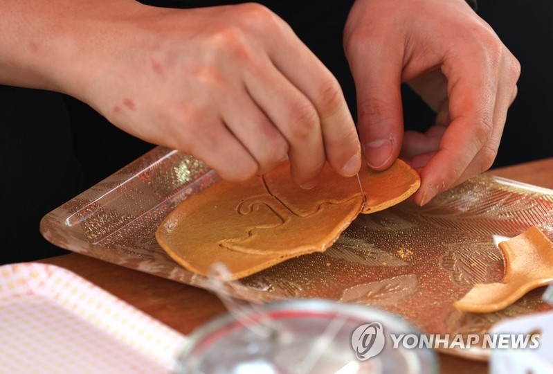 '오징어 게임' 우산 달고나 도전하고 싶다면 대학로에