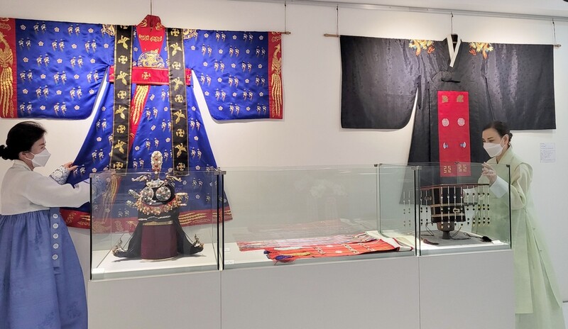 조선시대 궁중복 한눈에…김옥수 한복 명장 전시회