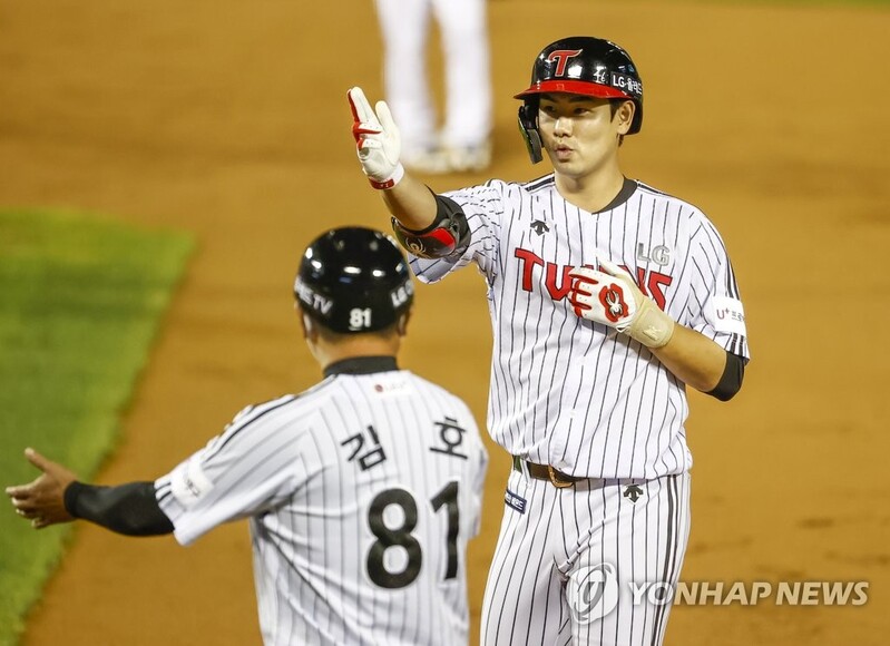 총력전 펼친 LG, 투수 9명 투입하며 두산에 대승