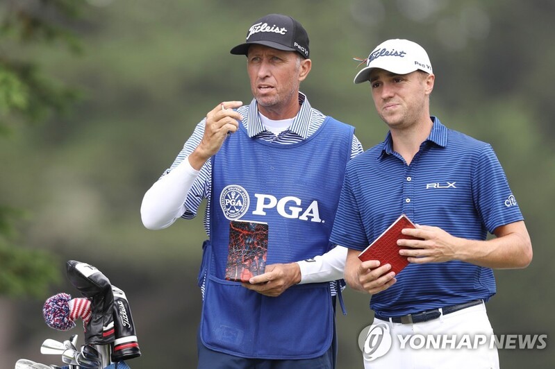 25년간 미컬슨 캐디였던 매케이, 토머스 캐디로 필드 복귀