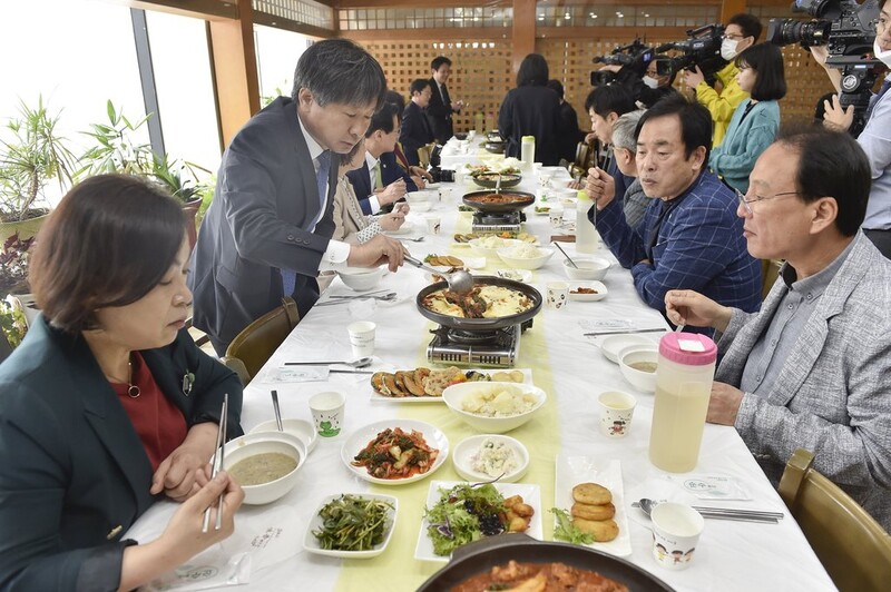 원주 대표 음식 '관찰사 옹심이' 6개 부대 메뉴 개발