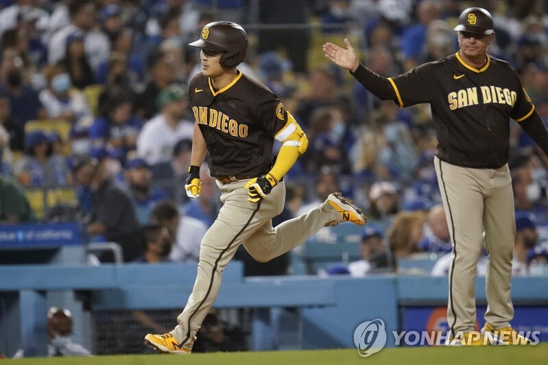 샌디에이고 김하성, 시즌 8호 홈런+2루타…승리는 다저스(종합)