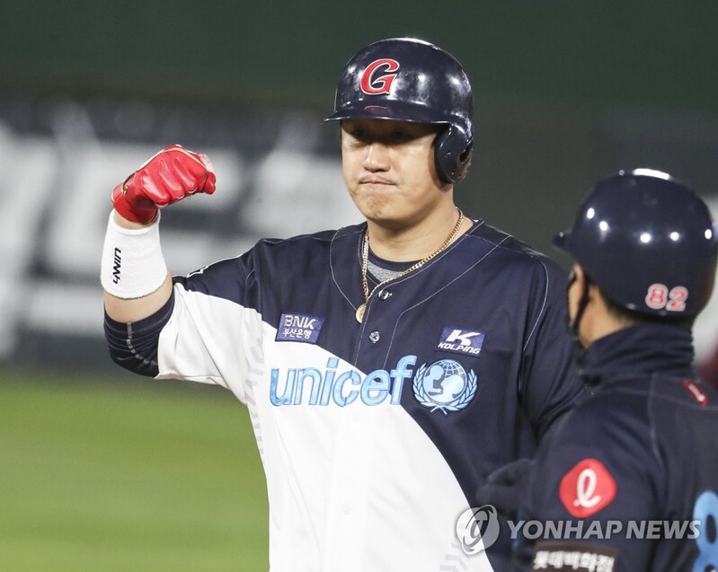 '거인의 심장' 롯데 이대호, 역대 14번째 2천안타 달성