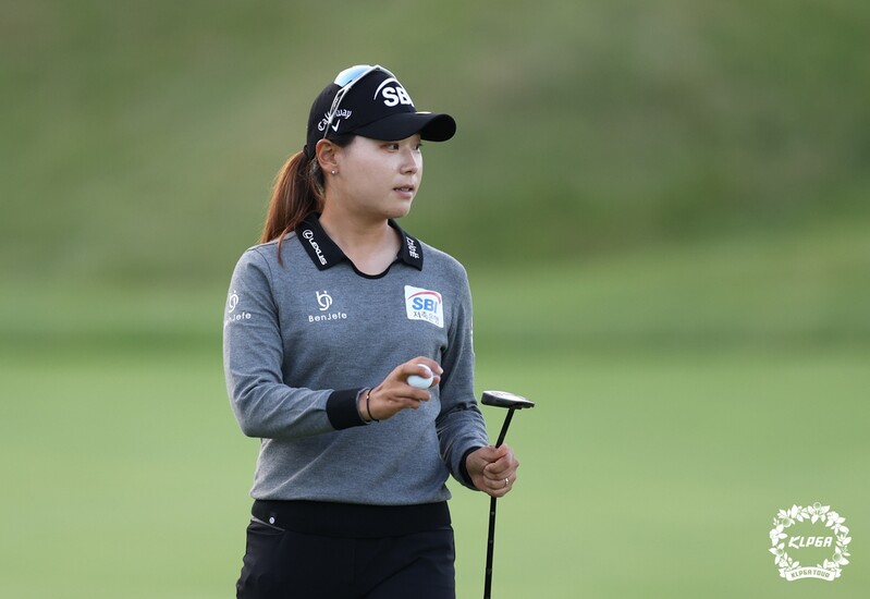 이소미, KLPGA 하나금융 챔피언십 2R 선두…이민지 1타 차 2위