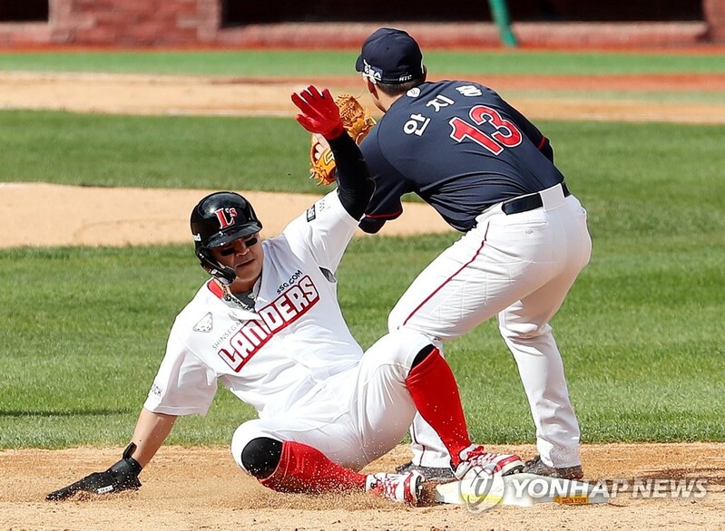 SSG 추신수, 양준혁 넘어 역대 최고령 20도루 달성