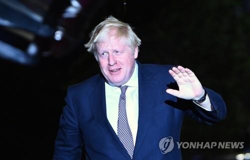 "영국, 입국 제한국 대폭 줄일 듯…위드 코로나 가속"