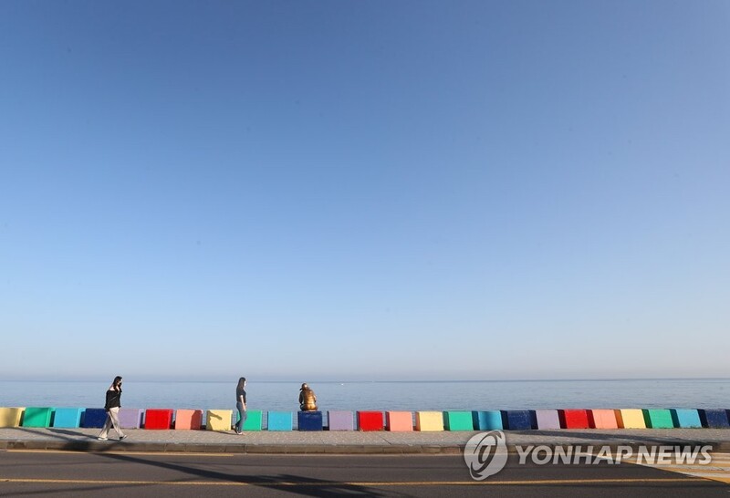 깊어가는 가을 정취…전국 나들이 명소에 행락객 인파