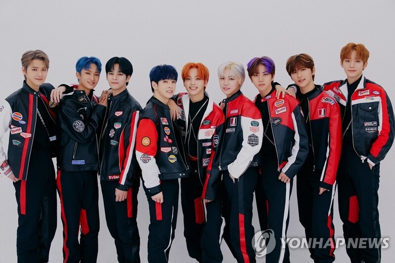 남성 아이돌 강제추행 혐의로 여성 용의자 연행