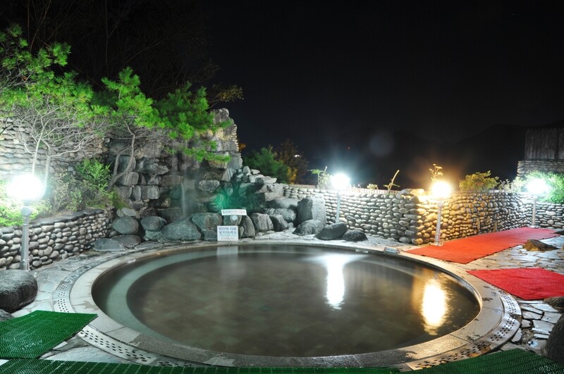 충주 수안보 온천공 1개 더 뚫는다 "하루 취수량 2천600t으로"