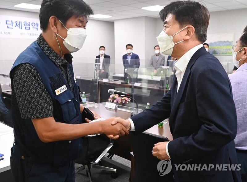 Samsung Electronics, union to have 1st wage talks