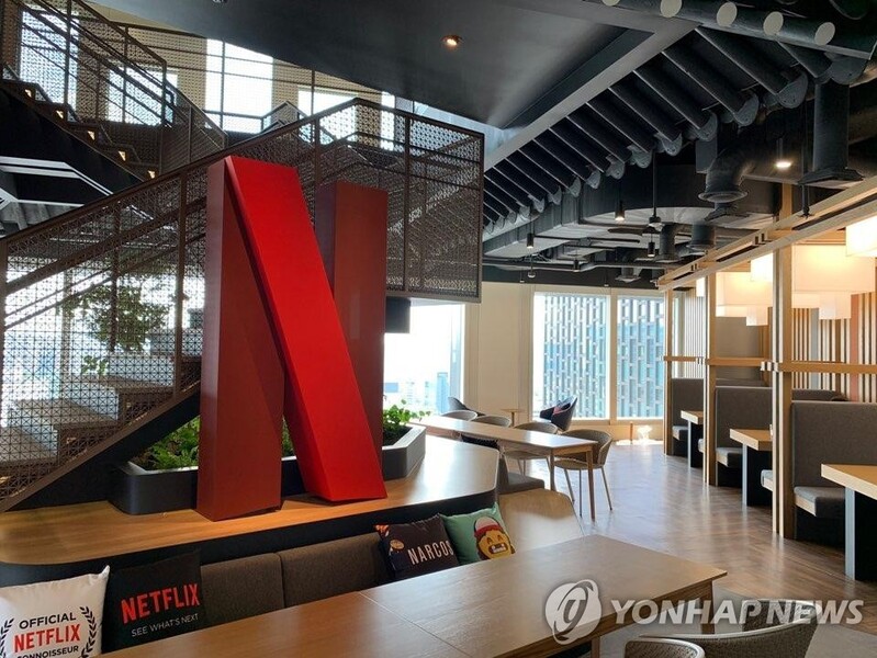 메인 플랫폼 굳힌 넷플릭스…한국, 글로벌 허브-하청기지 기로