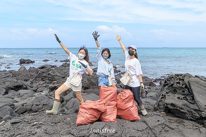 "쓰레기 줍고 인증하면 혜택"…'플로깅' 활용한 마케팅 활발