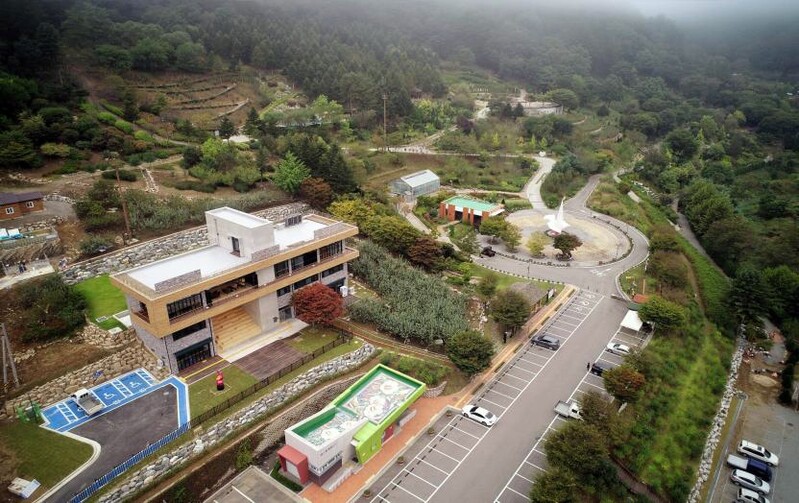 "궂은 날씨에도 오세요" 홍천 무궁화수목원,숲속도서관 7일 오픈