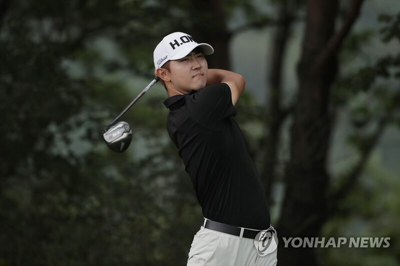생애 첫 10언더파 단독 선두 고군택 '이게 바로 인생 샷'