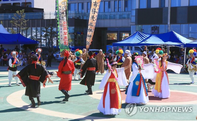 제주 삼성혈 제례에 첫 여성 제관…탐라문화제 성공 기원