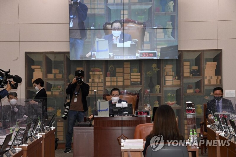 문준용 공방…野 "정부 지원금 특혜" 與 "곽상도 아들은?"