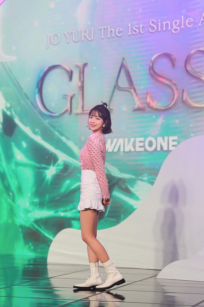 '솔로 데뷔' 조유리 "투명한 유리처럼 어떤 콘셉트든 소화할 것"