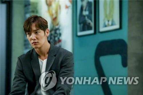 불법영업 유흥주점 술자리 최진혁 "용서 못받을 행동"(종합2보)