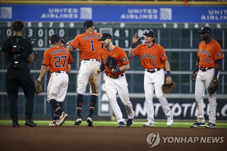 MLB 휴스턴, ALCS 진출에 1승만 더…밀워키는 NLDS 첫 승리
