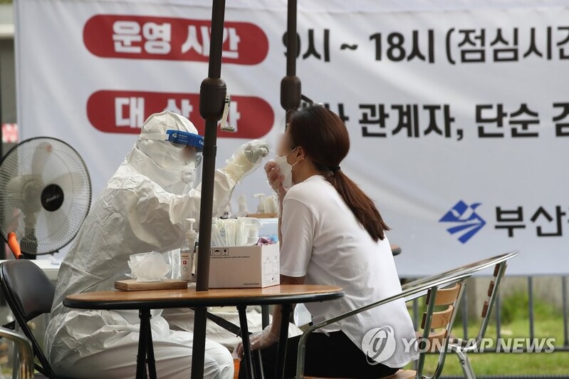 New coronavirus cases under 2,000, authorities vigilant over autumn travelers