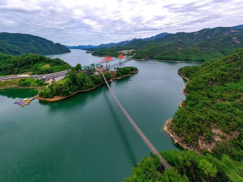 "호수 위를 흔들흔들" 제천 청풍호 222ｍ 출렁다리 22일 개통