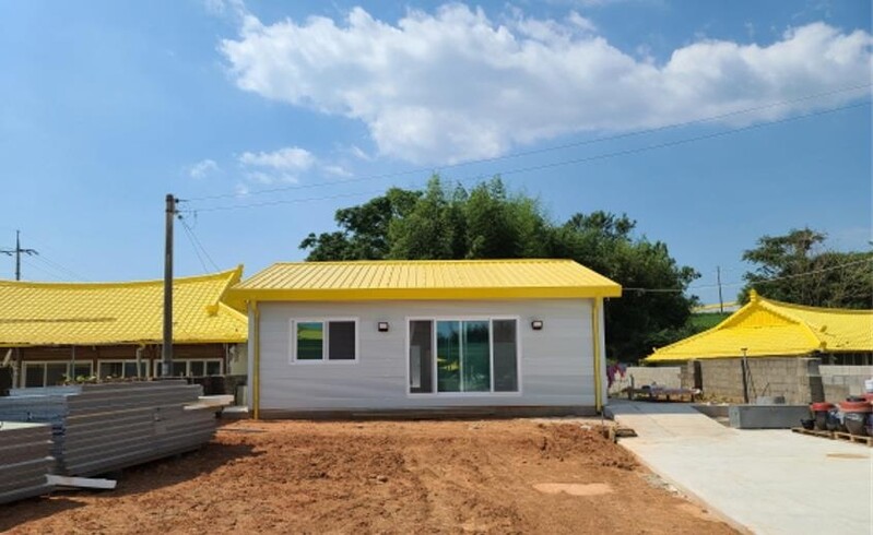 신안 섬마을 새 건물에 '알록달록' 색채 경관…관광자원 '우뚝'