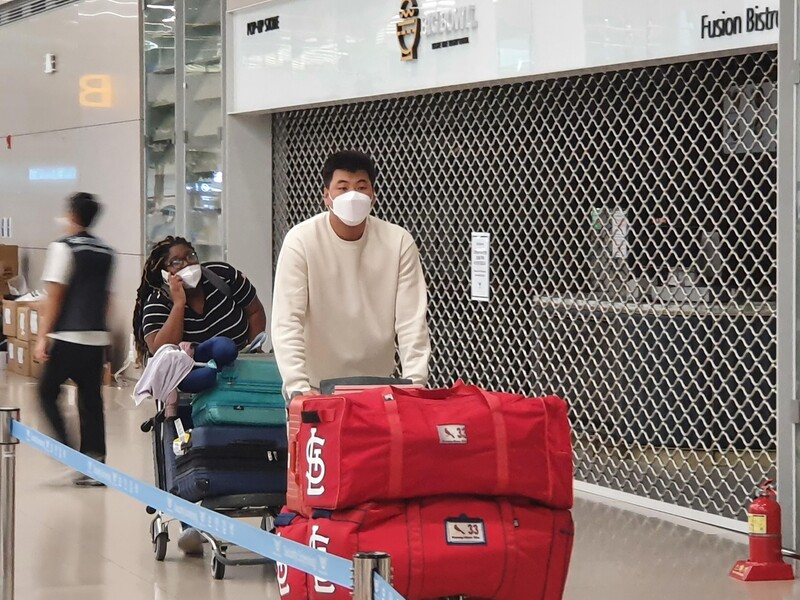 MLB 두 번째 시즌 치른 김광현, 입국…세인트루이스와 계약 만료(종합)