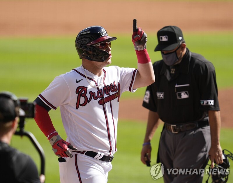 피더슨, 대타 결승 3점포…애틀랜타, NLCS 진출에 1승 남았다