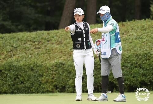 박현경 '아빠 엄마 첫 만남의 고향'에서 우승 도전(종합)