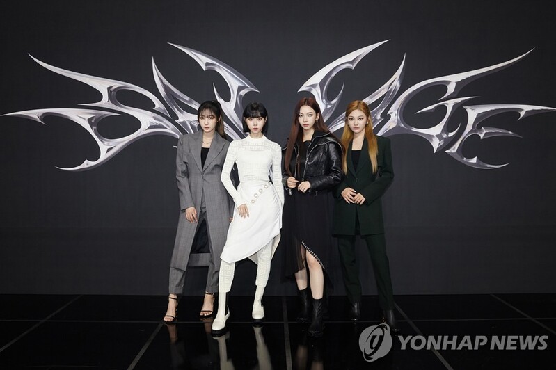 자신만의 '세계' 구축하는 걸그룹…팬덤 몰입 높인다