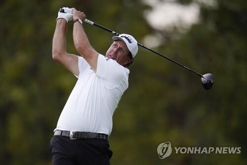 [권훈의 골프확대경] 46인치 넘는 드라이버 금지…선수들은 반발