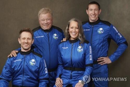 90살 스타트렉 커크 선장, 오늘 10여 분짜리 '현실' 우주여행